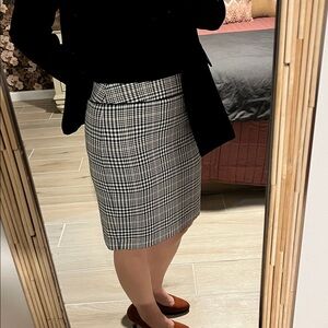 Vintage Banana Republic Black, cream & White Checkered Pencil Skirt above knee